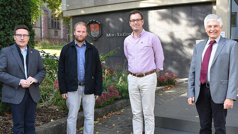 (Von links): Landrat Christoph Schauder empfing den neuen Regionalmanager der Bio-Musterregion Main-Tauber-Kreis, Stefan Fiedler, gemeinsam mit dem Ersten Landesbeamten Florian Busch und dem Leiter des Landwirtschaftsamtes, Meinhard Stärkel.
