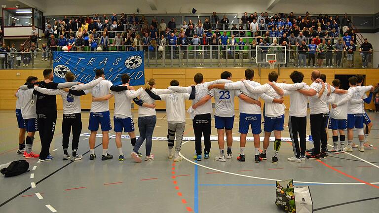 Am 29. April feierten die Handballer des SV Michelfeld nach einem 33:32-Heimsieg gegen den MHV Schweinfurt die vermeintliche Meisterschaft in der Handball-Bezirksoberliga. Nach einem Sportgerichtsurteil sind nun Titel und der damit verbundene Aufstieg futsch.