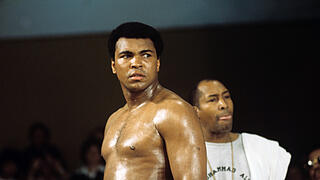 Muhammad Ali ist tot       -  Der Box-Weltmeister Muhammad Ali am 15. Mai 1975 während des Trainings in München vor dem Kampf gegen den Engländer Richard Dunn.