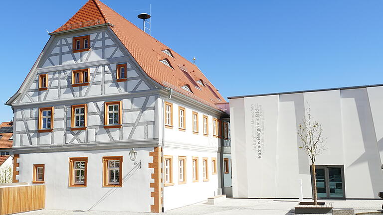 Das Rathaus Bergrheinfeld.