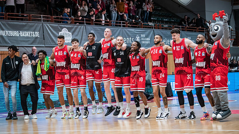 Die Würzburg Baskets gewinnen das Heimspiel am Freitag 03.02.23 gegen die Chemnitz 99ers mit 77:74 in der tectake Arena in Würzburg.