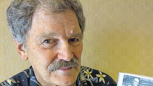 Mit Chemielehrer im Jahrbuch: Compton Vester, Stadtplaner, 68 Jahre, aus Santa Cruz.