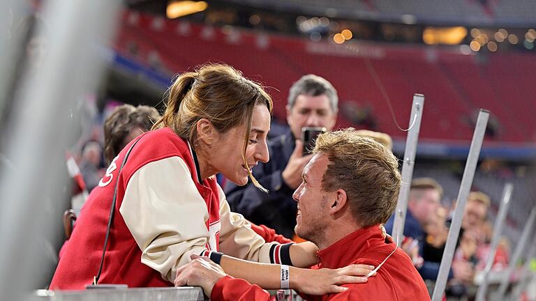 16.10.2022, Fussball 1. Liga 22/23, Bayern München       -  Nicht nur Julian Nagelsmann muss sich einen neuen Job suchen, auch seine Freundin Lena Wurzenberger wird sich neu orientieren.