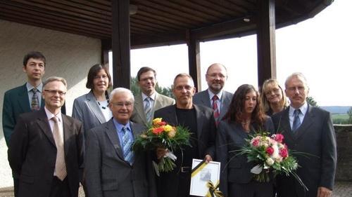 Chefarztwechsel in der Haßbergklinik Haus Ebern: Unser Bild zeigt vordere Reihe von links Wilfried Neubauer (Vorstand Haßbergkliniken), Landrat Rudolf Handwerker (Vorsitzender des Verwaltungsrates), Dr. Jens Beckert, Monika König (Lebensgefährtin von Dr. Lohmus) und Dr. Ants Lohmus. Hintere Reihe von links: Dr. Josef Benda (Chefarzt Haus Ebern), Dr. Hiltrun Schettin (Chefärztin Haus Haßfurt), Chefarzt Dr. Winfried Schorb (Ärztlicher Direktor), Bürgermeister Robert Herrmann und Christiane Brecht - Chefarztwechsel in der Haßbergklinik Haus Ebern: Unser Bild zeigt vordere Reihe von links Wilfried Neubauer (Vorstand Haßbergkliniken), Landrat Rudolf Handwerker (Vorsitzender des Verwaltungsrates), Dr. Jens Beckert, Monika König (Lebensgefährtin von Dr. Lohmus) und Dr. Ants Lohmus. Hintere Reihe von links: Dr. Josef Benda (Chefarzt Haus Ebern), Dr. Hiltrun Schettin (Chefärztin Haus Haßfurt), Chefarzt Dr. Winfried Schorb (Ärztlicher Direktor), Bürgermeister Robert Herrmann und Christiane Brecht (Vorsitzende des Personalrates). Chefarztwechsel in der Haßbergklinik Haus Ebern: Unser Bild zeigt vordere Reihe von links Wilfried Neubauer (Vorstand Haßbergkliniken), Landrat Rudolf Handwerker (Vorsitzender des Verwaltungsrates), Dr. Jens Beckert, Monika König (Lebensgefährtin von Dr. Lohmus) und Dr. Ants Lohmus. Hintere Reihe von links: Dr. Josef Benda (Chefarzt Haus Ebern), Dr. Hiltrun Schettin (Chefärztin Haus Haßfurt), Chefarzt Dr. Winfried Schorb (Ärztlicher Direktor), Bürgermeister Robert Herrmann und Christiane Brecht - Chefarztwechsel in der Haßbergklinik Haus Ebern: Unser Bild zeigt vordere Reihe von links Wilfried Neubauer (Vorstand Haßbergkliniken), Landrat Rudolf Handwerker (Vorsitzender des Verwaltungsrates), Dr. Jens Beckert, Monika König (Lebensgefährtin von Dr. Lohmus) und Dr. Ants Lohmus. Hintere Reihe von links: Dr. Josef Benda (Chefarzt Haus Ebern), Dr. Hiltrun Schettin (Chefärztin Haus Haßfurt), Chefarzt Dr. Winfried Schorb (Ärztlicher Direktor), Bürgermeister Robert Herrmann und Christiane Brecht (Vorsitzende des Personalrates).