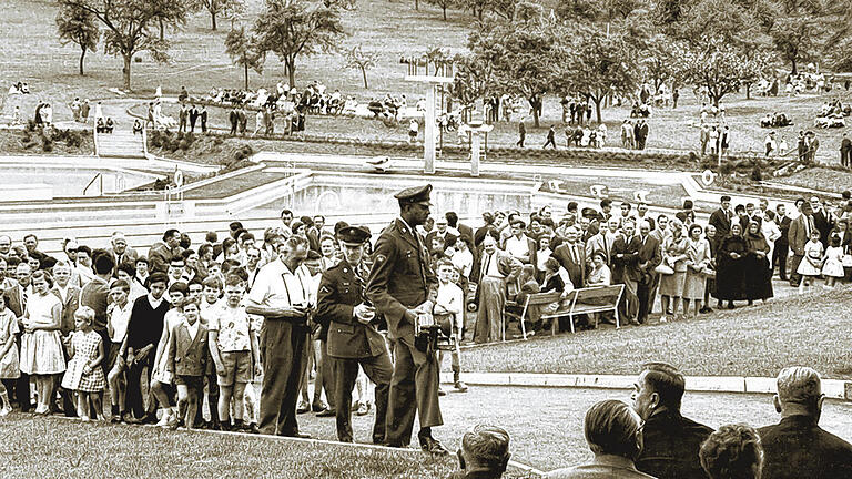 Vor 50 Jahren: Gewissermaßen &bdquo;ganz Lauda&ldquo; und darüber hinaus noch zahlreiche Gäste fanden sich am Himmelfahrtstag 1963 im idyllischen Teilungstal ein, um die offizielle Eröffnung des Terrassen-Freibades mitzuerleben.