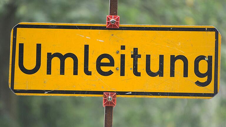 Der finale Bauabschnitt in Knetzgau sorgt für erneute Sperrungen und Umleitungen bei der Ortsdurchfahrt. Der finale Bauabschnitt in Knetzgau sorgt für erneute Sperrungen und Umleitungen bei der Ortsdurchfahrt.