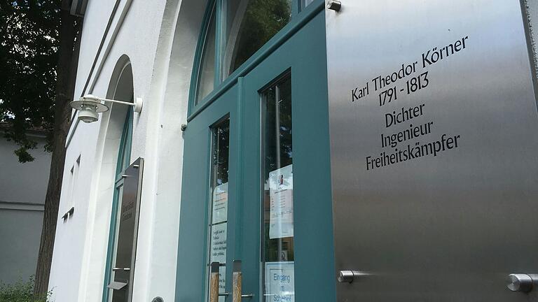 Die alte Körnerschule neben der Stadthalle in Schweinfurt bleibt als Grundschul-Standort erhalten.