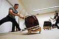Taiko! Üben nur mit Ohrstöpseln! Michael Röthlein im Übrungsraum in der Posthalle in Aktion.