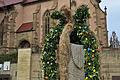 Vor der Wallfahrtskirche Maria Heimsuchung im Wernecker Marktgemeindeteil Eckartshausen, steht heuer zum ersten Mal ein bunt geschmückter Osterbrunnen. Zahlreiche Bürgerinnen und Bürger aus dem 400-Seelen-Dorf haben in stundenlanger Arbeit, pünktlich zum Osterfest den Platz vor dem spätgotischen Gotteshaus österlich hergerichtet.