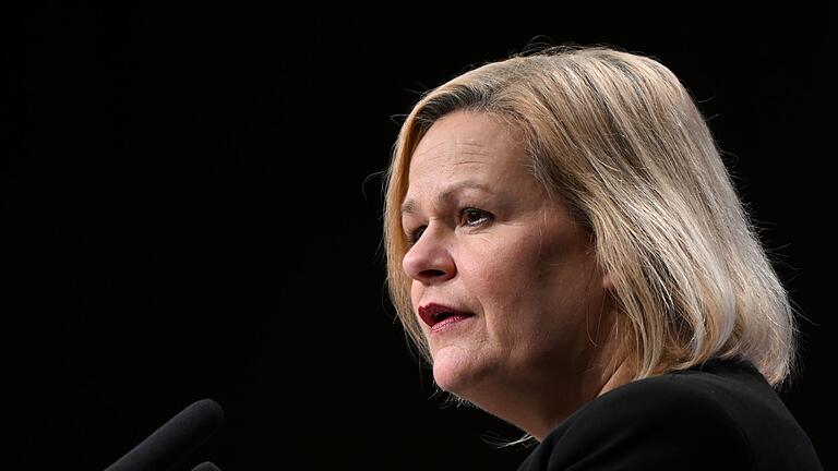 Bundesinnenministerin Nancy Faeser - Bundesinnenministerin Nancy Faeser (SPD) hat schon vor längerer Zeit einen Entwurf für ein neues Waffenrecht erarbeiten lassen. (Archivbild) Bundesinnenministerin Nancy Faeser - Bundesinnenministerin Nancy Faeser (SPD) hat schon vor längerer Zeit einen Entwurf für ein neues Waffenrecht erarbeiten lassen. (Archivbild)