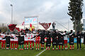 Dank an die Fans: Die Spieler der Würzburger Kickers nach dem 2:1-Sieg in Pipinsried vor dem Gästeblock.