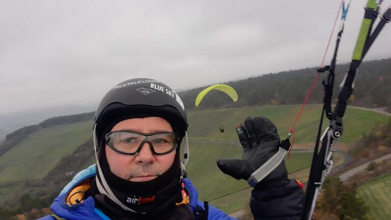 Marcel Lübbe (Frankenbrunn) ist Vorsitzender des Gleitschirmfliegervereins Saaletal in Hammelburg.