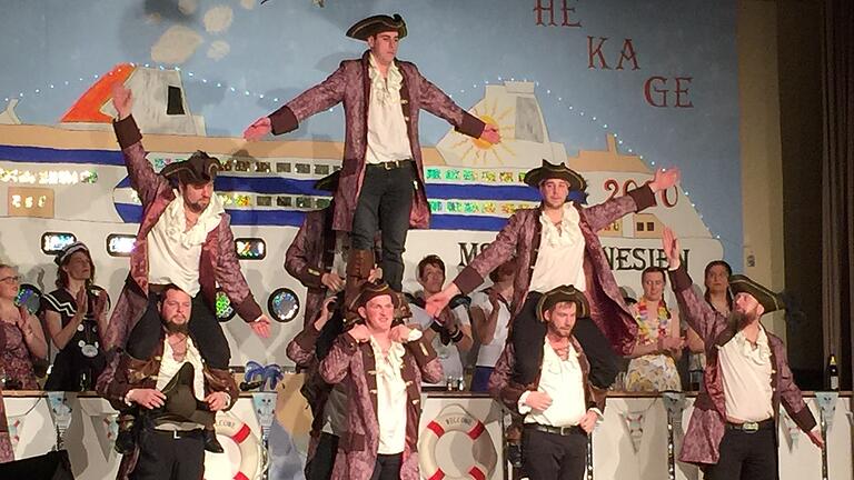 Hey Piraten: Das Männerballett aus Sondheim/Grabfeld hatte Captain Jack Sparrow zum Vorbild.
