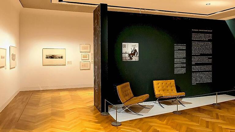 Mit dem deutschen Pavillon bei der Weltausstellung 1929 in Barcelona wurde Mies van der Rohe berühmt, damals entwickelte er auch die Barcelona Chairs. Mit dem deutschen Pavillon bei der Weltausstellung 1929 in Barcelona wurde Mies van der Rohe berühmt, damals entwickelte er auch die Barcelona Chairs.