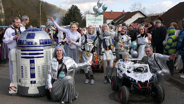 Das Althütten der Zukunft präsentierte diese Gruppe beim Faschingszug in Neuschleichach.