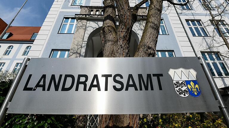 Private Ausgaben hat ein Beamter des Landkreises Würzburg über die Kasse des Landratsamtes abgerechnet. Private Ausgaben hat ein Beamter des Landkreises Würzburg über die Kasse des Landratsamtes abgerechnet.