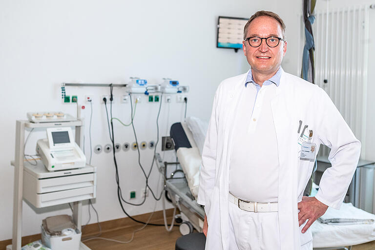 Chefarzt Dr. Grimminger im Kreißsaal am Standort Missio.&nbsp;