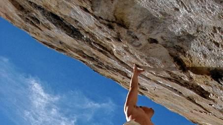 Alexander Huber       -  Alexander Huber am Schleierwasserfall in Österreich. Der Extremkletterer Alexander Huber hat die unterschiedlichen Facetten der Angst hautnah erlebt und in seinem Buch &bdquo;Die Angst. Dein bester Freund.&ldquo; beschrieben. Am Freitagabend begeisterte er mit seinem Vortrag in Altfeld.