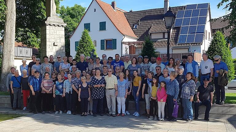 Besuch der französischen Partnergemeinde Troarn in Rottendorf.