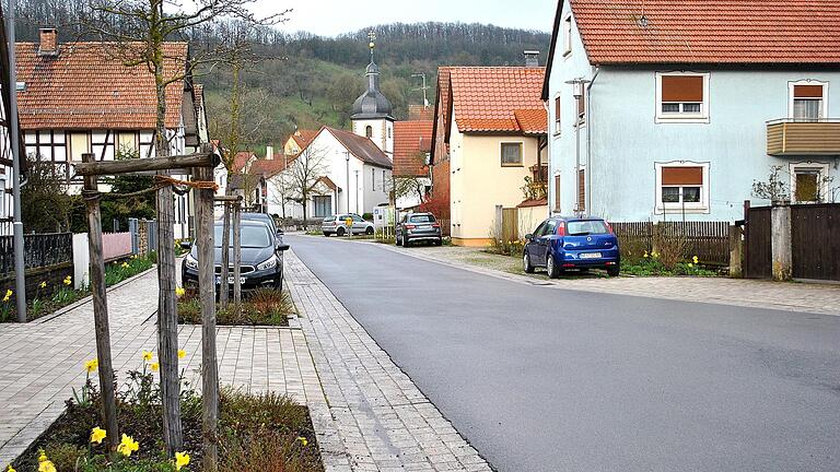 In Leinach mit abgeschlossener Dorferneuerung wurden Leerrohre vorsorglich verlegt, die an die Telekom verkauft wurden.