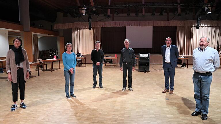 Mit Ende dieser Legislaturperiode verabschiedete Bürgermeister Waldemar Brohm (2. von rechts) die fünf ausscheidenden Gemeinderatsmitglieder (von links): Barbara Bittner, Angela Marquardt, Peter Etthöfer, Werner Lutz, Norbert Tratz.