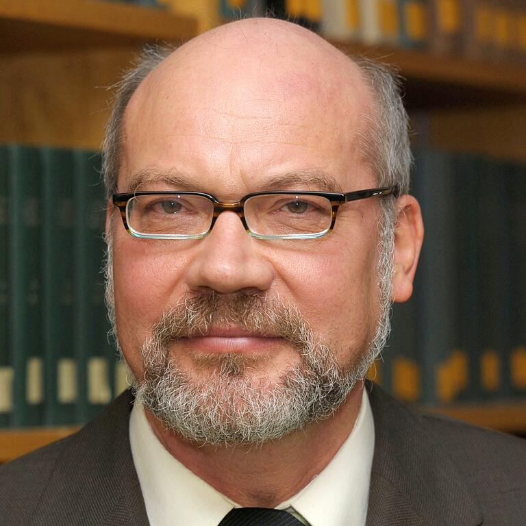 Der Schweinfurter Martin Ebner war bis 2019 Theologieprofessor in Bonn. Er unterstützt Christian Ammersbach. Der Pfarrvikar aus Arnstein (Lkr. Main-Spessart) setzt ein Zeichen gegen Missbrauch.&nbsp;