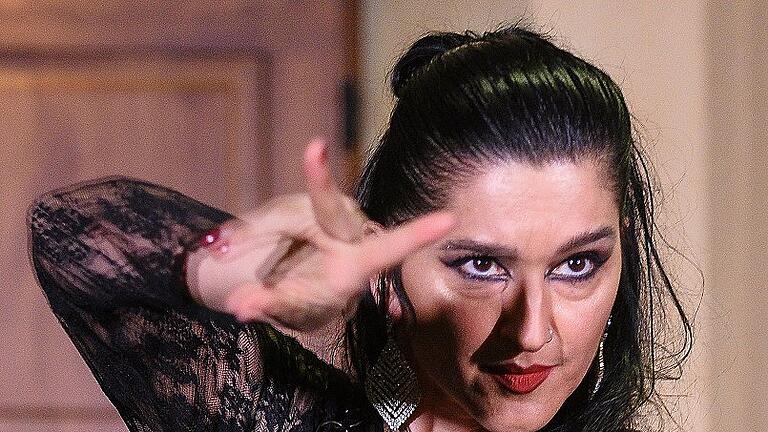 Tänzerin Noelia Vargas faszinierte beim Würzburger Flamenco Festival mit ihren ausdrucksstarken Tanz auf der Bühne.