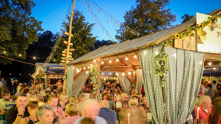 Biergarten-Romantik wie auf diesem Archivbild aus 2018 statt Party im Festzelt – das ist das Konzept für Laurenzi in der Corona-Edition. Biergarten-Romantik wie auf diesem Archivbild aus 2018 statt Party im Festzelt – das ist das Konzept für Laurenzi in der Corona-Edition.