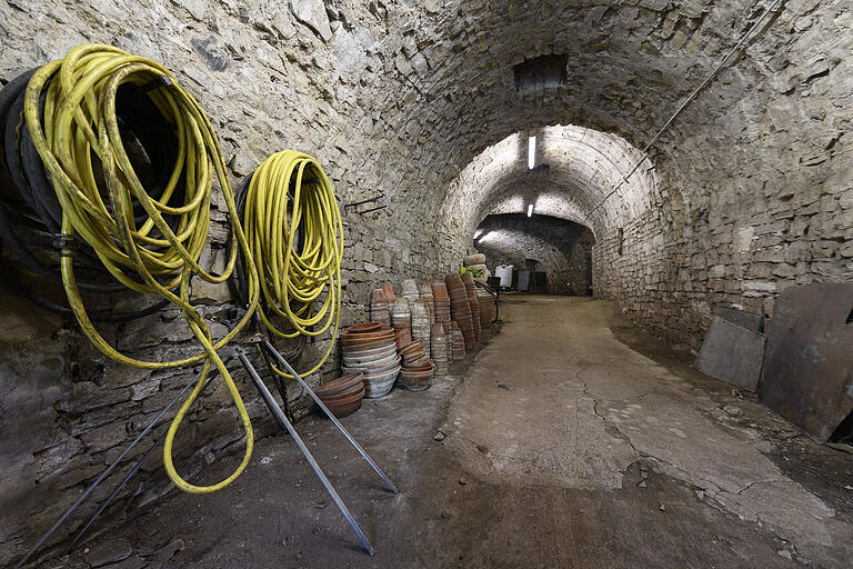 Blick in alte Tunnelanlagen in der Gärtnerei der Residenz in Würzburg. Blick in alte Tunnelanlagen in der Gärtnerei der Residenz in Würzburg.