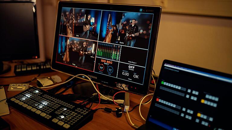 Das Experiment 'honky tonk unplugged' wurde ein voller Erfolg. Unter professionellen Bedingungen wurden regionalen Künstlern eine digitale Plattform inmitten der Corona-Krise geboten. Das Experiment 'honky tonk unplugged' wurde ein voller Erfolg. Unter professionellen Bedingungen wurden regionalen Künstlern eine digitale Plattform inmitten der Corona-Krise geboten.