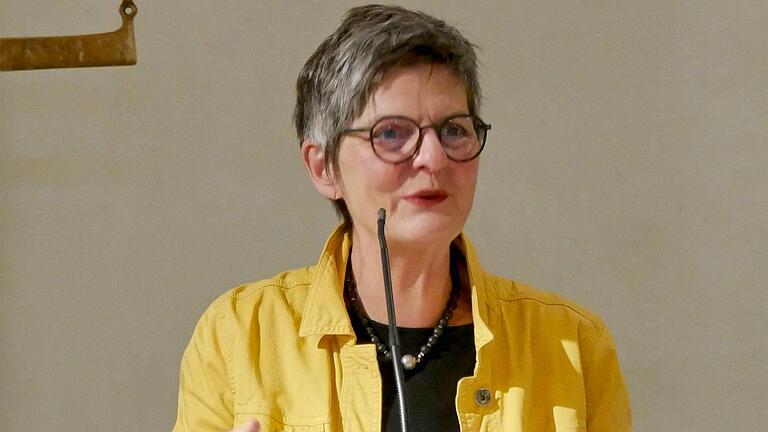 Mechthild Ritter bei der Ansprache während des Gottesdienstes zu ihrer Verabschiedung in der Kapelle des Uniklinikums Würzburg.