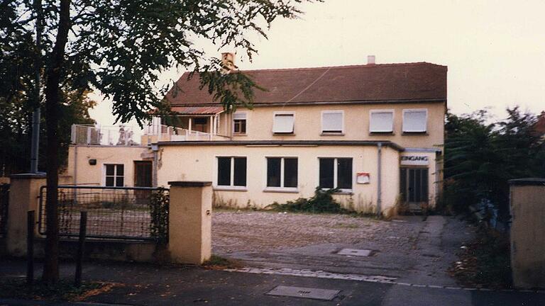 Die Hill-Billy-Bar in der Bismackstraße Ende der 70er Jahre. Der beliebte Treff ist in den 80er Jahren angerissen worden.