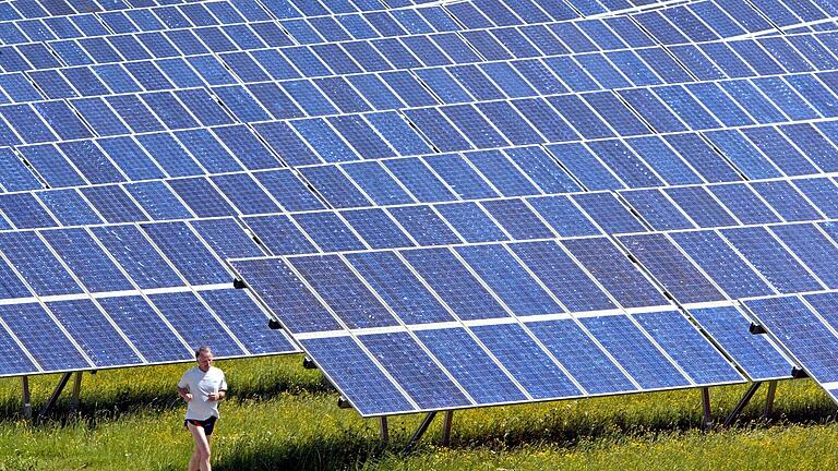 Einen riesigen Photovoltaikpark in Gerolzhofen wird es nicht geben. Der Stadtrat sprach sich gegen derartige Pläne eines Investors und einen entsprechenden Bebauungsplan aus.&nbsp;