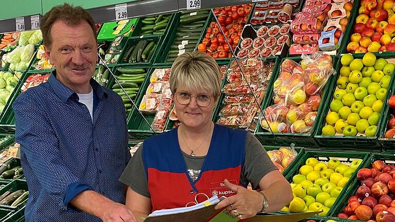 Aus Kupsch in Mellrichstadt wird 'nah & gut Schlembach'. Im Bild Chef Martin Schlembach und Mitarbeiterin Doris Sick. Aus Kupsch in Mellrichstadt wird 'nah & gut Schlembach'. Im Bild Chef Martin Schlembach und Mitarbeiterin Doris Sick.