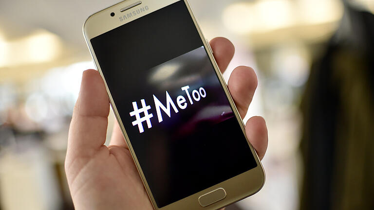 Frauen erneuern Belästigungsvorwürfe gegen Trump - Der Hashtag #metoo hat weltweit für Aufsehen gesorgt. Frauen erneuern Belästigungsvorwürfe gegen Trump - Der Hashtag #metoo hat weltweit für Aufsehen gesorgt.