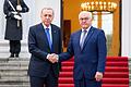 Türkischer Präsident Erdogan in Deutschland.jpeg       -  Bundespräsident Frank-Walter Steinmeier (rechts) empfängt Recep Tayyip Erdogan, Präsident der Türkei, bei einem früheren Besuch in Deutschland.