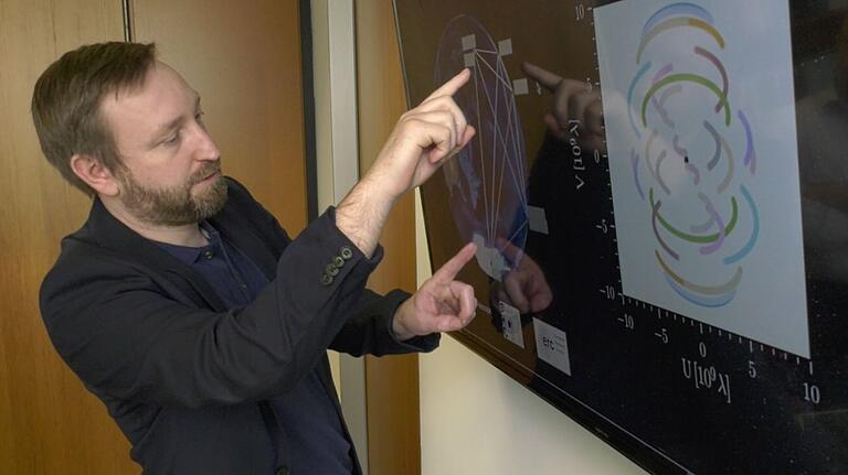 Der aus Bischofsheim (Lkr. Rhön-Grabfeld) stammende Astrophysiker Dr. Christian Fromm von der Goethe-Universität Frankfurt ist Spezialist für Schwarze Löcher.