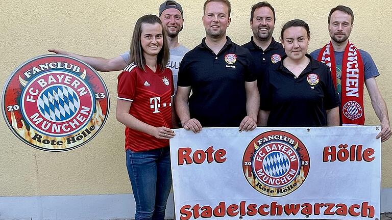 Es geht in die neunte Saison beim FC Bayern Fanclub „Rote Hölle Stadelschwarzach“. Alle knapp 130 Mitglieder samt der neuen Vorstandschaft Marina Zehner, Andreas Burger, Markus Fick, Alexander Virnekäs, Isabell Virnekäs und Christian Fick&nbsp;freuen sich auf viel rotweiße Eindrücke und Erfolgserlebnisse in den nächsten zwei Jahren.