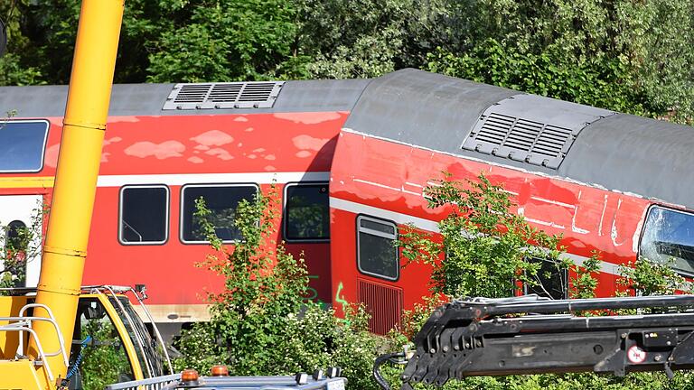 Zugunglück in Garmisch-Partenkirchen       -  Drei Bahnmitarbeitern droht als Konsequenz aus dem tödlichen Zugunglück von Garmisch ein Strafprozess. (Archivfoto)