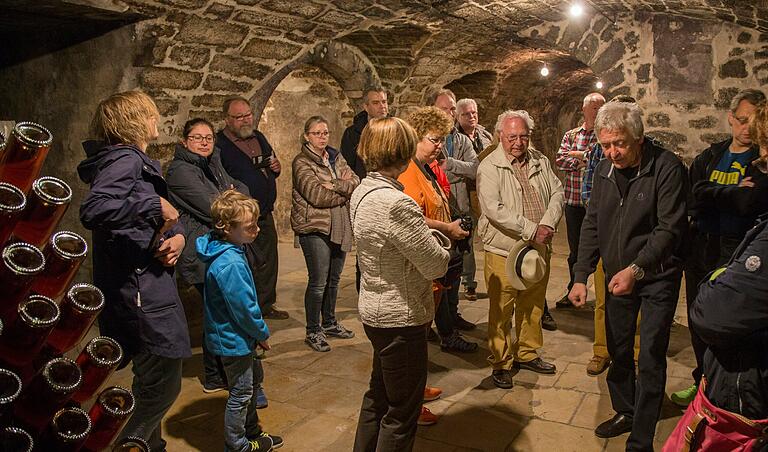 Weinliebhaber kommen bei diesem besonderen Weinfest ganz auf ihre Kosten: Es gibt viel zu probieren beim Iphöfer Weinfest.