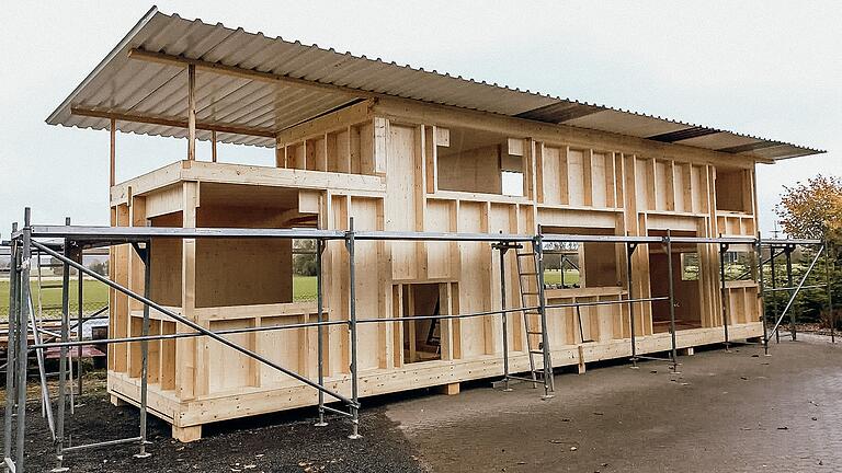 Ein Tiny House, made in Schwarzach: Mini-Häuser sollen das Wohnen auf kleiner Fläche bei überschaubaren Kosten ermöglichen. Ein Tiny House, made in Schwarzach: Mini-Häuser sollen das Wohnen auf kleiner Fläche bei überschaubaren Kosten ermöglichen.