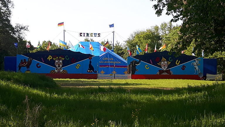 Die offene Ganztagsbildung living room und der Kreisjugendring Haßberge holen für eine Woche den Circus Julius Lauenburger nach Haßfurt.