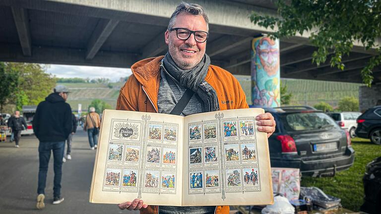 Volker Schulze verkauft auf dem Mainwiesenflohmarkt in Würzburg ein Erbstück seines Großvaters.