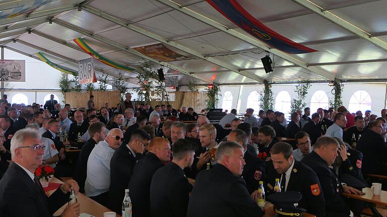 Rund 200 Kommandanten und ihre Stellvertreter nahmen am Kreisfeuerwehrtag in Untermerzbach teil.