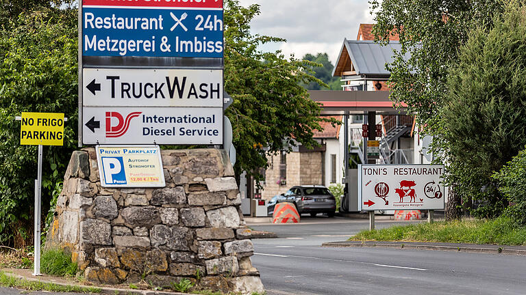 Gleich in drei Kategorien kam der Autohof Strohofer an der A3 bei Geiselwind (Lkr. Kitzingen) bei der Entscheidung durch Leserinnen und Leser von 'Autohof Guide' und 'Unterwegs' auf Platz 1.