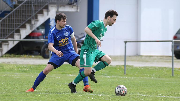 Konstantin Frey (rechts, in einer anderen Partie), erzielte gegen den SB Versbach zwei Treffer. Der SV Kürnach ist neuer Tabellenführer der Kreisliga Würzburg 1.&nbsp;