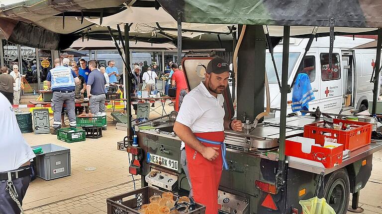 Am letzten Tag stand die Feldküche des BRK Kreisverbandes Rhön-Grabfeld in Bad Neuenahr. Nur wenige Meter vom Marktplatz entfernt.