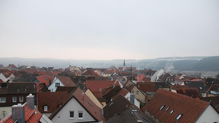 Blick vom Baderturm auf die Altstadt: In der Kernstadt ist die Einwohnerzahl gesunken, insgesamt jedoch gestiegen.       -  Blick vom Baderturm auf die Altstadt: In der Kernstadt ist die Einwohnerzahl gesunken, insgesamt jedoch gestiegen.