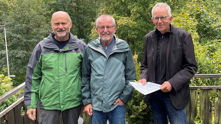 Gerhard Winheim, Michael Maasz und Christian Huß (von links) hinterfragen die unterschiedlichen Entwicklungen bei der Grundsteuer auf dem Land und in der Stadt. Sie wünschen sich einen gerechteren Ansatz. Gerhard Winheim, Michael Maasz und Christian Huß (von links) hinterfragen die unterschiedlichen Entwicklungen bei der Grundsteuer auf dem Land und in der Stadt. Sie wünschen sich einen gerechteren Ansatz.