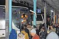 Ziel Deutschland: Zu Hunderten warten Männer in Pri&scaron;tina, um einen Platz in einem Bus nach Serbien zu bekommen. Über Serbien flüchten immer mehr Kosovaren nach Ungarn und in die Europäische Union.